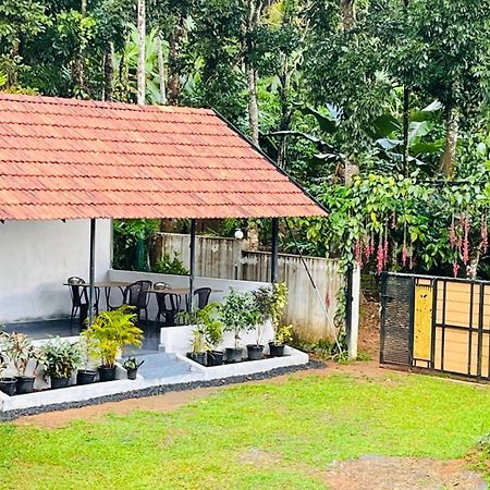 Partho Home Stay Padinjarathara ภายนอก รูปภาพ