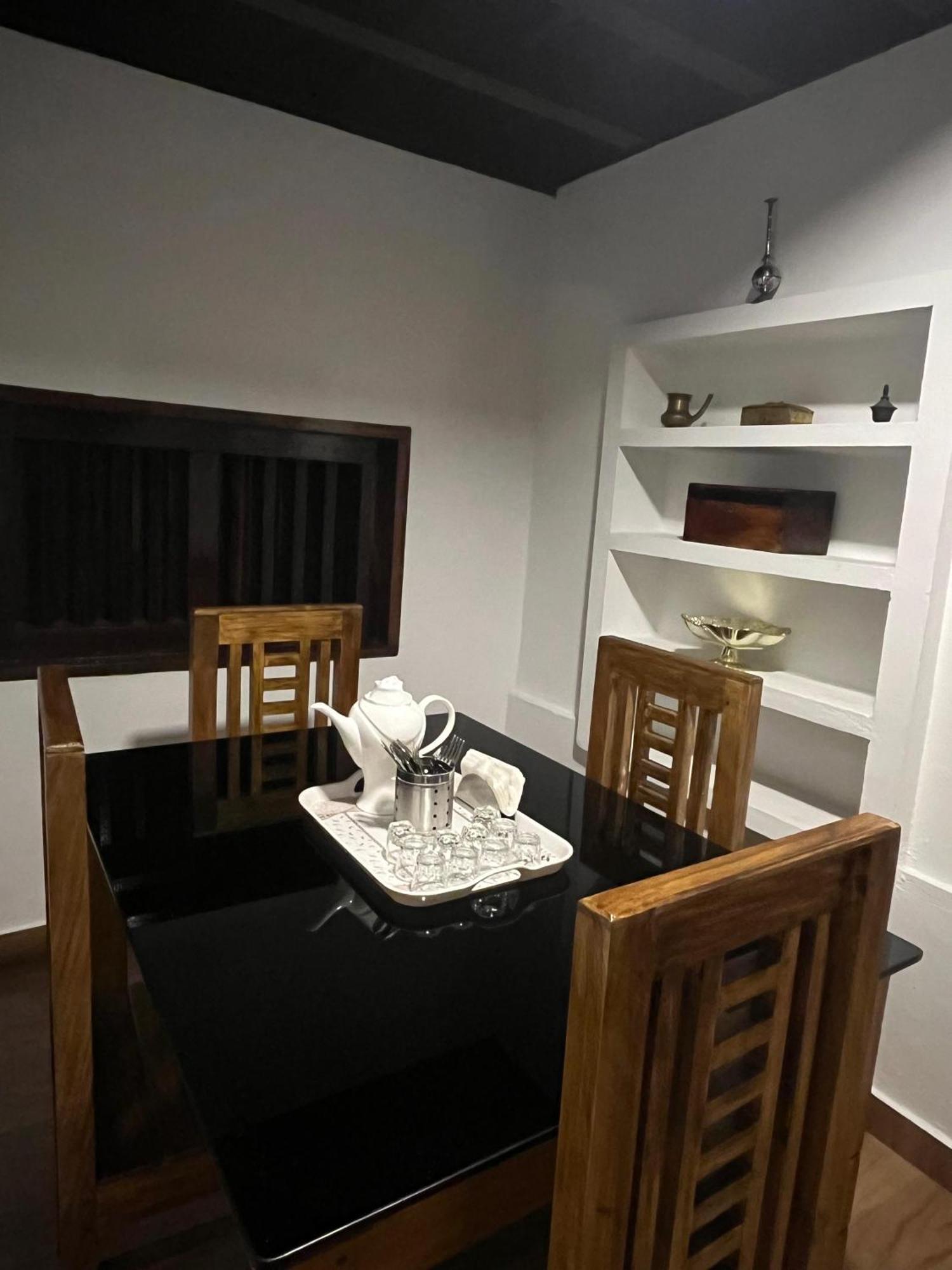 Partho Home Stay Padinjarathara ภายนอก รูปภาพ